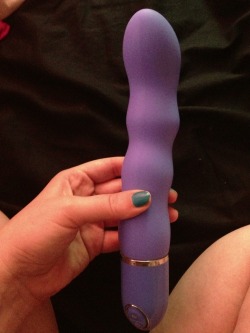 mooskiemallie:  lizislazy:  Play time. This thing is very powerful and it bends and flexes with me. I love it. So yeah here’s a pic of mah vibrator.  Need one!!! 