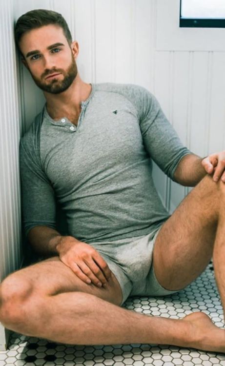 shorts-and-underwear:  Hot 🔥🔥
