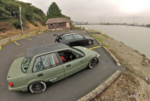 privaterunner:  Private Runner Johnny and his Black EG Si. With friend GGM’s EF Sedan