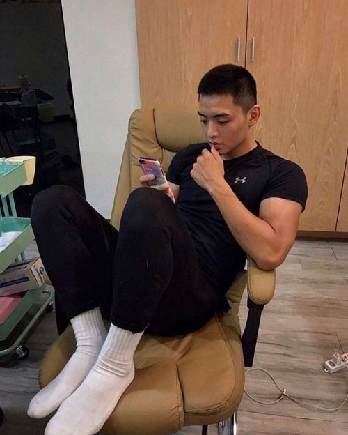 boysandmenintubesocks: @zhang_yaoo https://www.instagram.com/p/BzIbjzEHlk7CcZPTquyJdZgXiNsT8X8VrZeh3I0/?igshid=1fjjccmyw5xhj