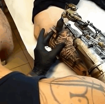 Sex  Tattoo Artist Who Lost His Arm Gets World’s pictures