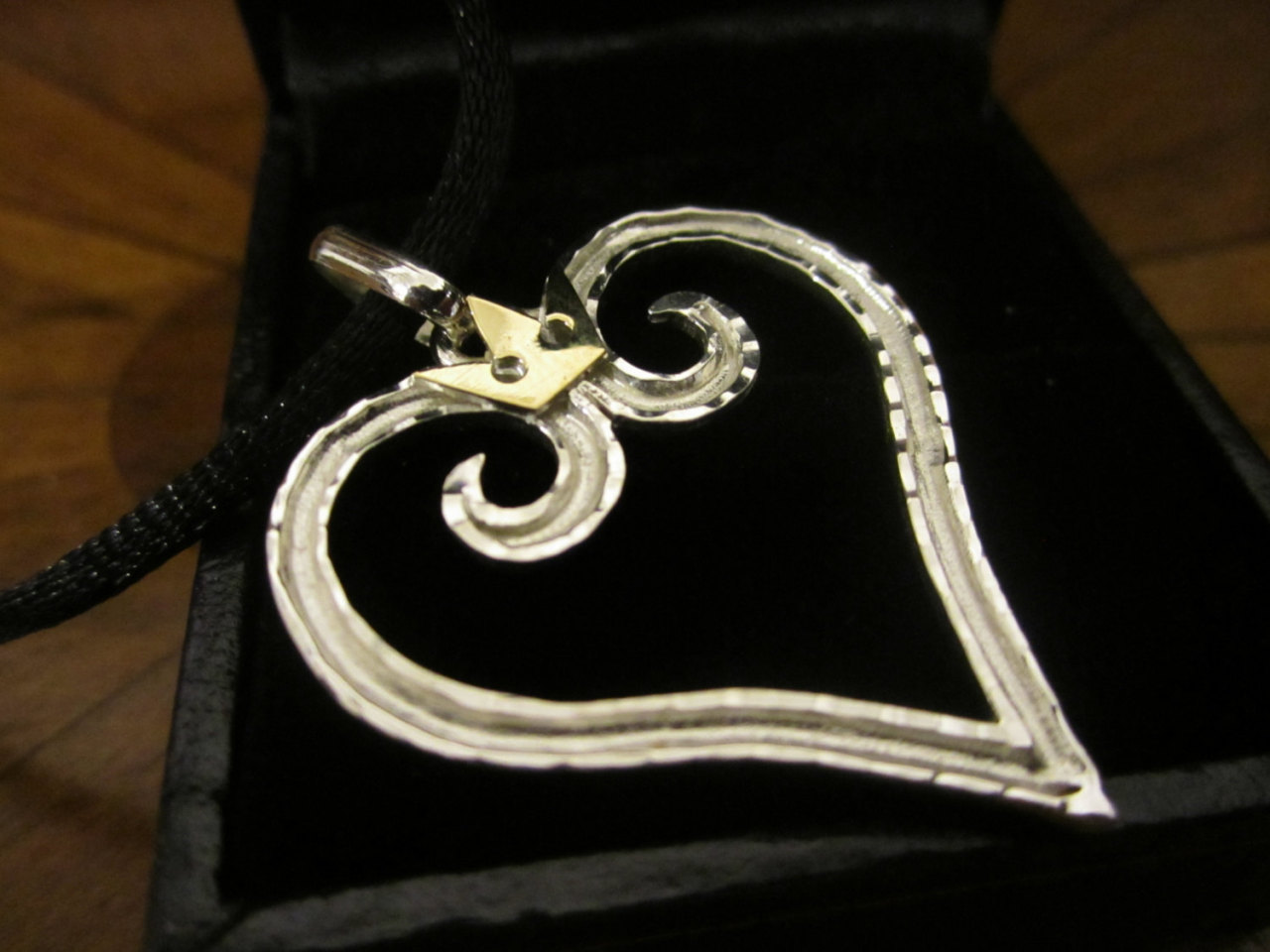 geek-studio:  Silverthink Jewelry creates fandom themed necklaces, earrings, bracelets,