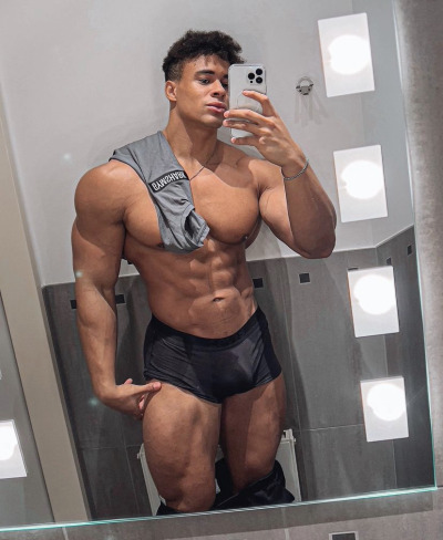 Porn musculargodsamongmen: Onome Egger   photos