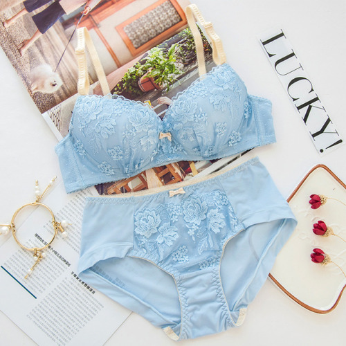 Be on top of your day with the beautiful demi-style of the Arista Push Up Bra Set. The baby blue fab