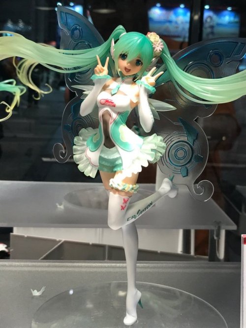 ohnoraptors:WFにて1/8スケール レーシングミク2017のデコマス初お披露目です！
