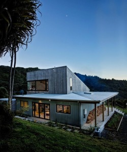utwo: Back Country House Puhoi, New Zealand