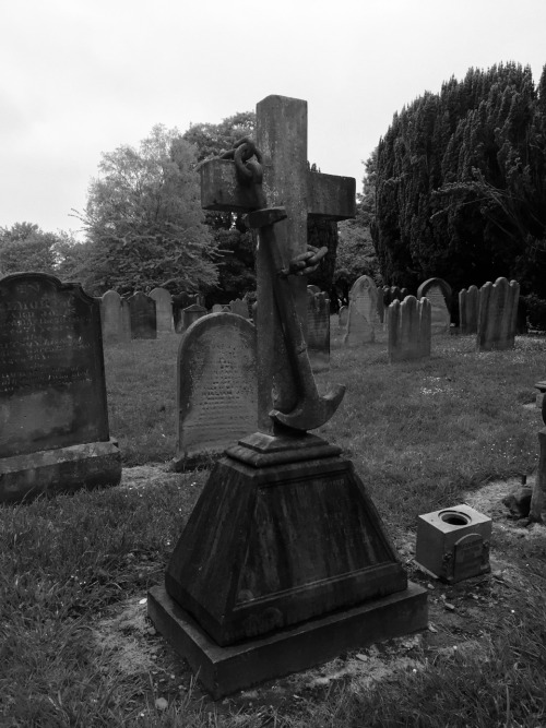 ravensquiffles:  Another evening, another dog walk. St Mary’s churchyard, Norton 