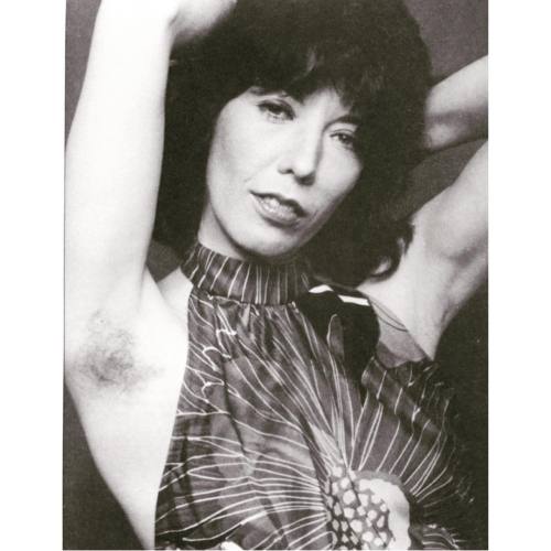 h-e-r-s-t-o-r-y:Lily Tomlin keepin’ it , 1972. Photo: Annie Leibovitz #herstory #lesbian #dyke #gay 