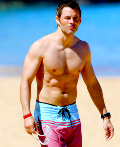 hughxjackman:  James Marsden Shirtless in Maui, Hawaii on June 6th ∟Come on tumblr