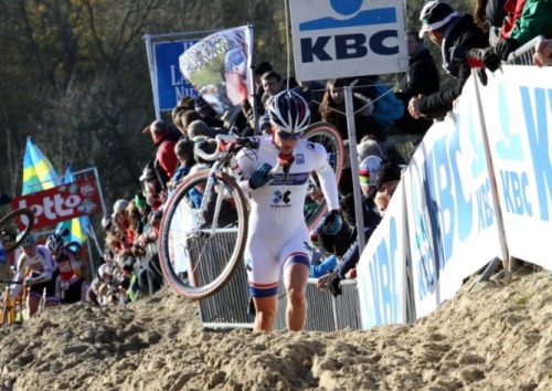 anythinggoessports: Katie Compton wins World Cup Koksijde! How you go Katie! Source: Velonews, Cycli