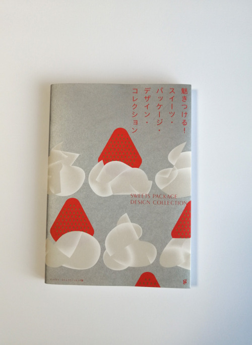 洋・和菓子のスイーツパッケージデザインを集めた心躍る一冊。以前携わったCRAFT MILK SHOP の仕事も掲載されています。販売元　CRAFT MILK SHOPデザイン会社　paragramAD