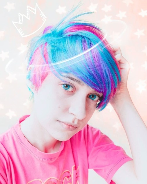 Space Prince …Which photo you like the most? One of my idols called me “Space Pastel Pr