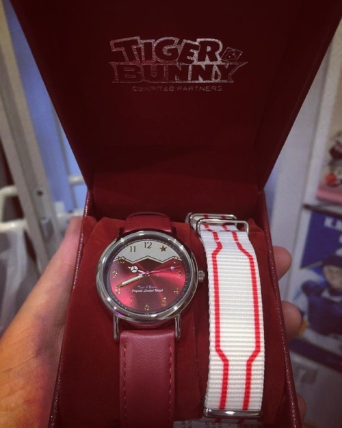 Because i saw someone got the new LIMITED WATCH from MAGIC KAITO 1412 (this watch looks so awesome (