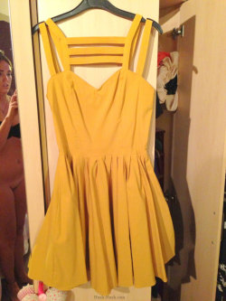 voyeurgirlsoncam:  Check that dress! (Better look at the mirror ;) )