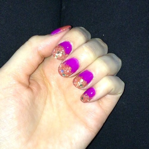 #halloweenmani with @peppigel Sing To Me (purple) and Pumpkin Spice (LE orange glitter) #dipnails #d