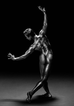 pas-de-duhhh:  Yosvani Ramos principal dancer with Colorado Ballet photographed by Francisco Estévez for Candidly Created