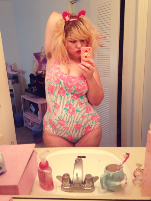 seawinkles:  littlebunny-princess:  slayboybunny:  2twinarmageddons2:  slayboybunny:  This photo set is a formal fuck you to anyone who says wearing vertical stripes is “unflattering” on chubby bunnies  I’m more worried about the furry animal in