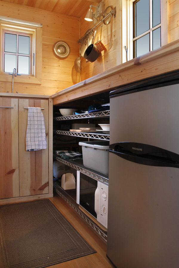lindseyyyy:  nanosaurus:  tinyhousesmallspace:  JT’s Customized Tumbleweed House