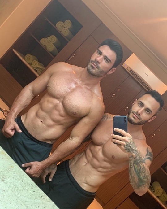 rippedmusclejock:  Let’s make all our 100k followers jealous. Or better said: more