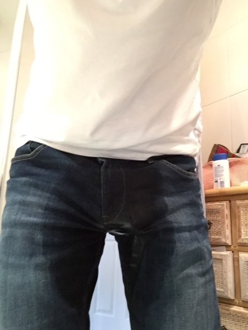 XXX tj257: Wet jeans after holding to long photo