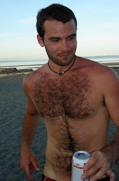 bannock-hou:  frat cub at the beach with a beer. more beer drinkers here; BEER