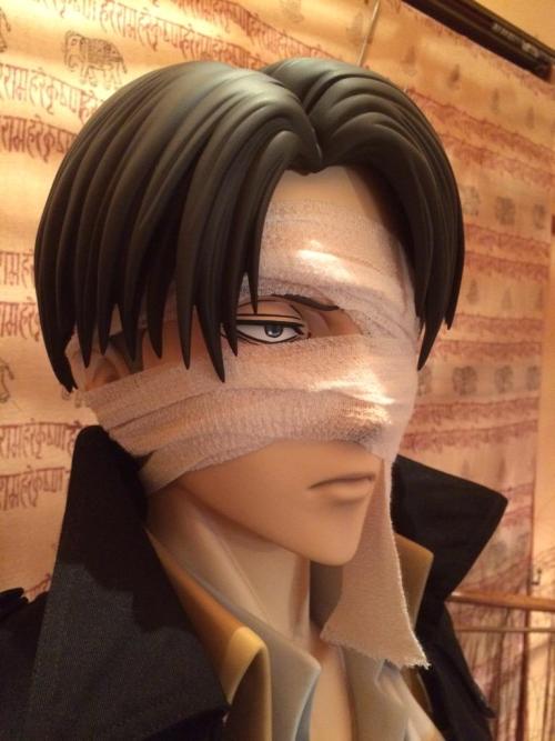 fuku-shuu:     Life-size Levi figure owner rurukota creates NO NAME!Levi! ETA: And more!  Continued from the original post of other Levi looks.   More on the life-size figures here!   