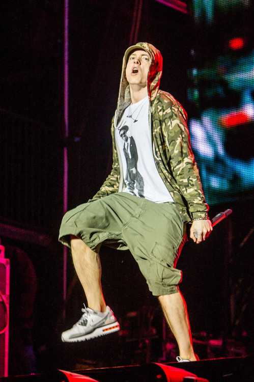 hiphop-community:  Stomping on Iggy Azaleas career on accident be like 