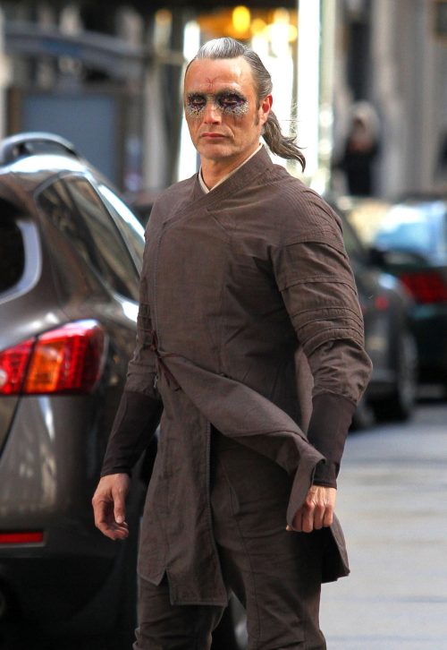 spicywillgraham:madsmikkelsennews:Mads Mikkelsen filming Doctor Strange today in New York.@mysteriou