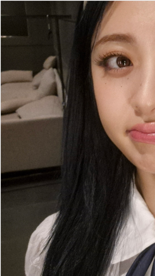 Yunjin ( Le Sserafim)