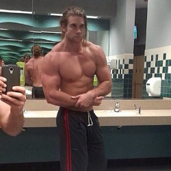 rhiordan:  Brock O’Hurn 6’7” 250+lbs