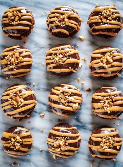 foodffs:  Chocolate Peanut Butter Doughnuts