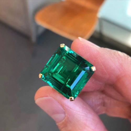 A signed green treasure via @frankbeverett ・・・ Exceptional 21.86 carat Classic Colombian Emerald set