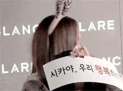 jeongsis-deactivated20150522:Jessica crying when she saw fans holding “Sica, let’s be happy“ b