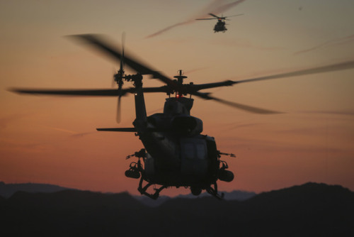 militaryarmament: U.S. Marines with 2nd Battalion, 6th Marine regiment, conducting a heavy Huey raid