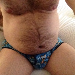 schlago:  cubcakewithabeard:  tsksdf:  cdnbear:  Selfie in undies from this morning.  Oh, how I’d love to see this in person. 😍  Those undies are adorable  Nice belly 