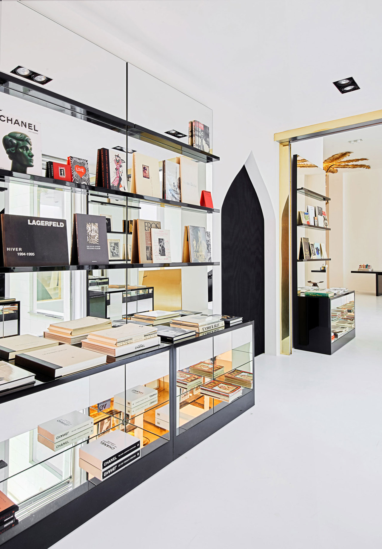 Darial Concept Store in Barcelona by Djaba Diassamidze | Yellowtrace