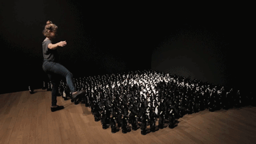 prostheticknowledge:Penguins MirrorAnother interactive mechanical mirror from Daniel Rozin from his 