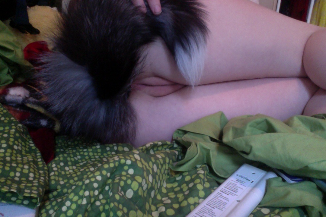 what-turns-me-0n:  cleaning my room is boring 