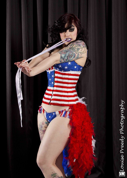 moderncorsetiere:  corsetiere : Boom! Boom! Baby! links: Facebook | Pinterest |