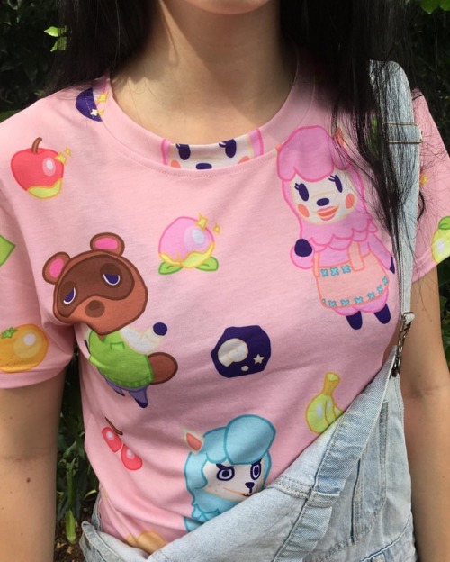 suckeredapparel:  Don’t you dare be forgettin about this lil hunny! We’ve only got a few left in stock now 🍃   🌟 30% OFF EVERYTHING today! 🌟 Code: LILBONUS 🌟  www.suckeredapparel.com