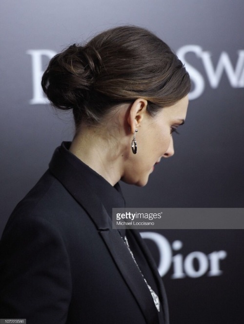 winonaryderallday:Black Swan Premiere