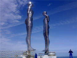 Red-Lipstick:  Tamar Kvesitadze - 7 Meter Metal Sculptures On The Seashore Boulevard