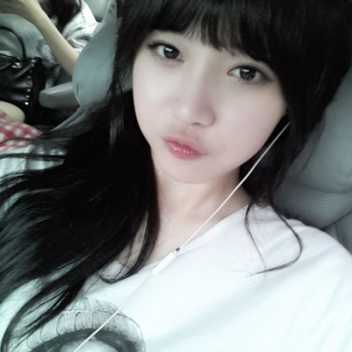 fygirlsday:130804 Twitter Update오늘도 울팬들 마니와서 짱조았어용♥.♥오늘은좀 쉬어야짓 이힛이힛힛힛핫도그~Source: Yura’s twitter