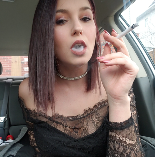 realsmokinggirll: Let the smoke fill your lungs &lt;3 gorgeous ❤