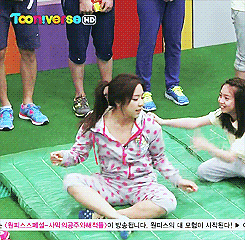 supemacky:  Minho reacting like a middle school’s boy to a little bras strap’s