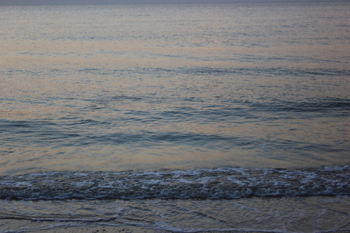 xsojemandenwiedichx:  Dieses Gefühl, am Meer zu stehen, ist einfach unbeschreiblich.