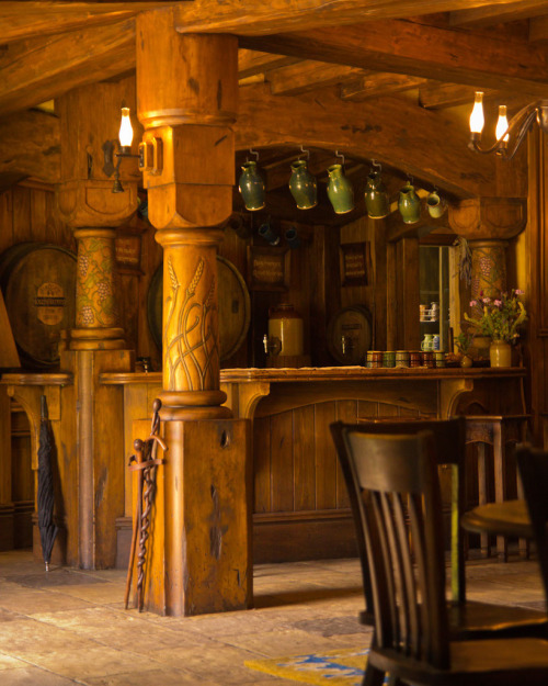 browncoatfromtheshire:hobbithouses:inside the green dragon inn, hobbitonI really need to go to the H