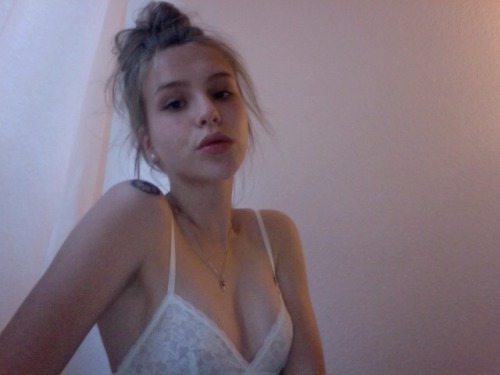 magic-pocky: eambers:  I feel like a piece of art  magic-pocky ♥