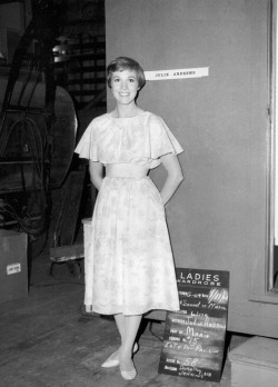 ladybegood:  Julie Andrews in a costume test