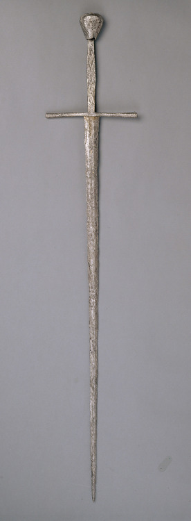 armthearmour:An Oakeshott type XVII Longsword, Germany, late 14th century, housed at the Kunsthistorisches Museum, Vienna.